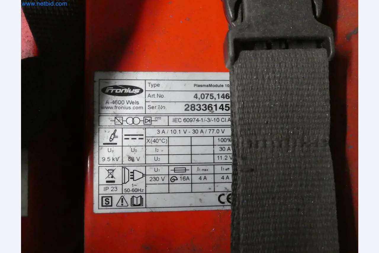 Robots, welding equipment and assembly accessories from the automotive industry-4