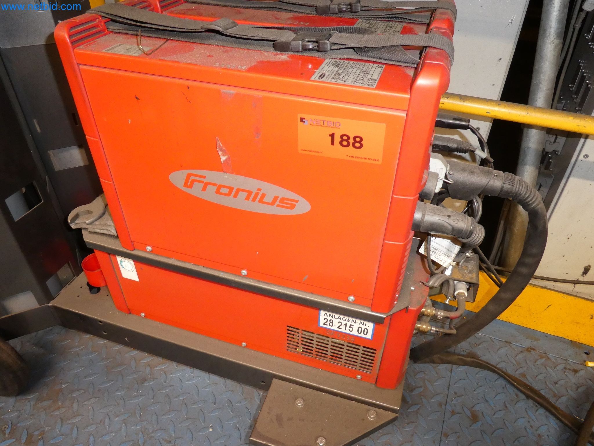 Robots, welding equipment and assembly accessories from the automotive industry-6