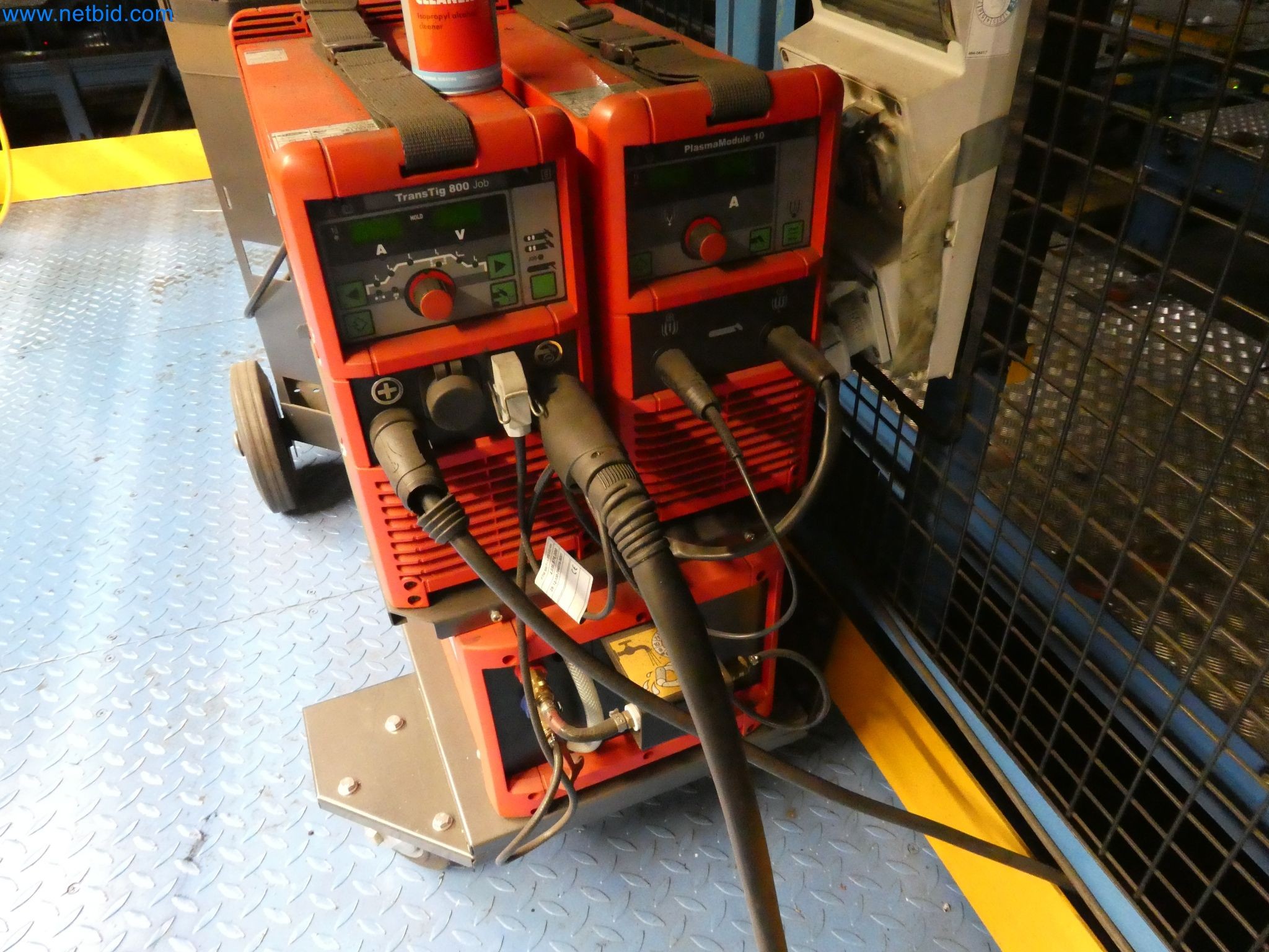 Robots, welding equipment and assembly accessories from the automotive industry-1