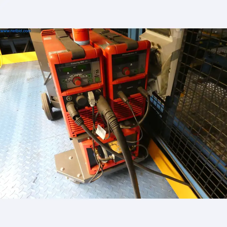 Robots, welding equipment and assembly accessories from the automotive industry-1