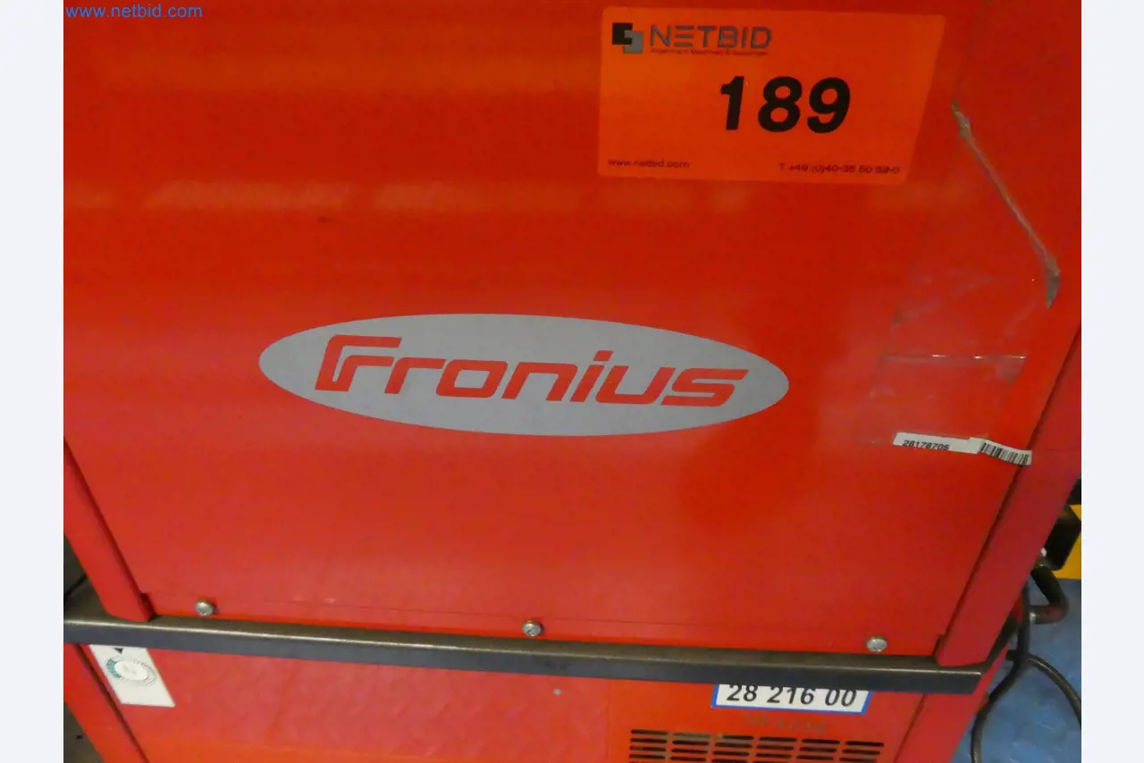 Robots, welding equipment and assembly accessories from the automotive industry-2