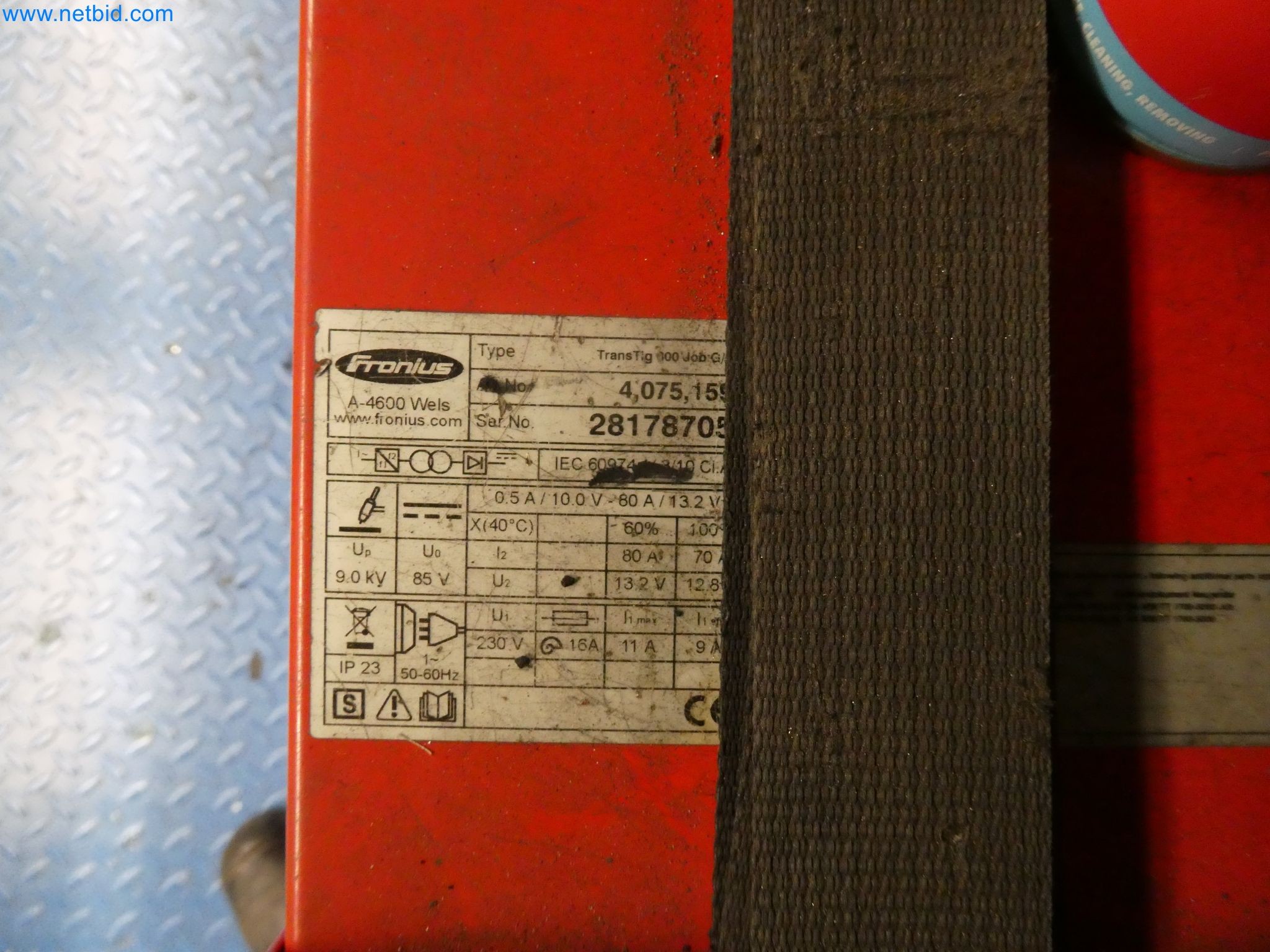 Robots, welding equipment and assembly accessories from the automotive industry-3