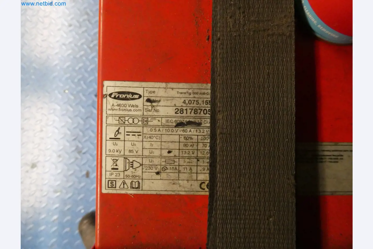 Robots, welding equipment and assembly accessories from the automotive industry-3