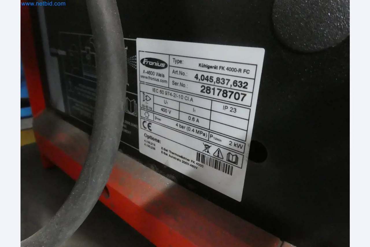 Robots, welding equipment and assembly accessories from the automotive industry-5