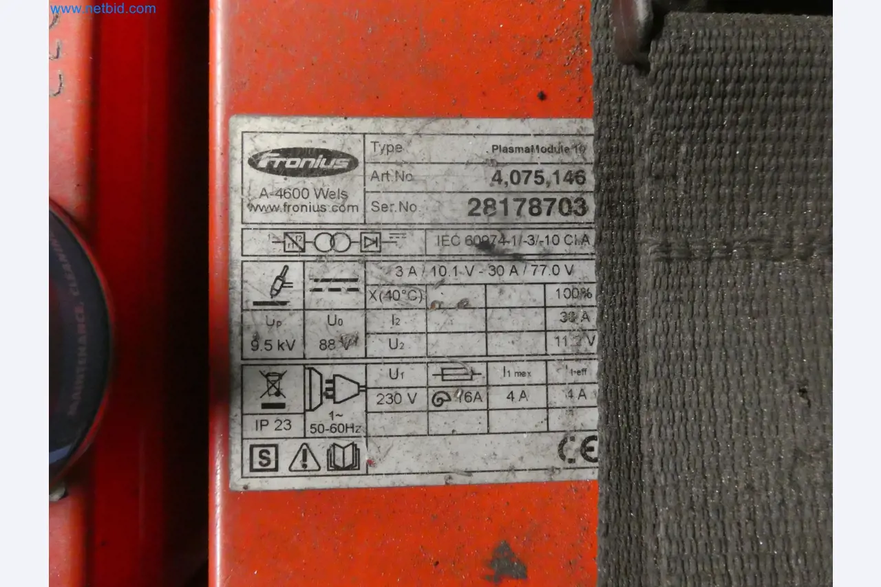 Robots, welding equipment and assembly accessories from the automotive industry-6