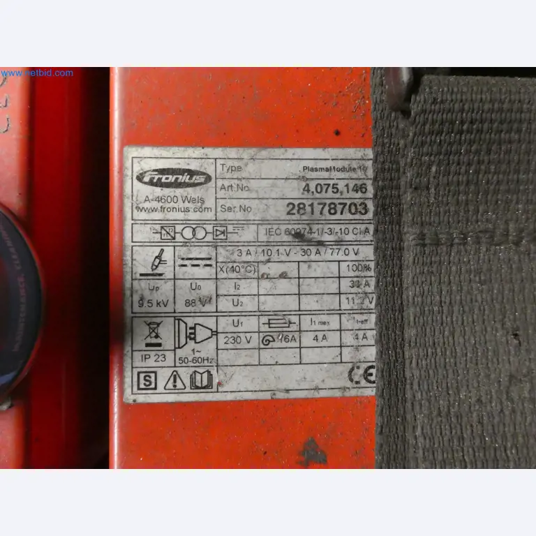 Robots, welding equipment and assembly accessories from the automotive industry-6