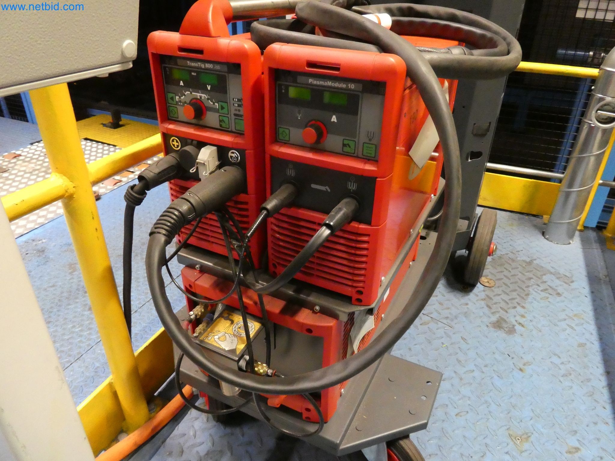 Robots, welding equipment and assembly accessories from the automotive industry-1