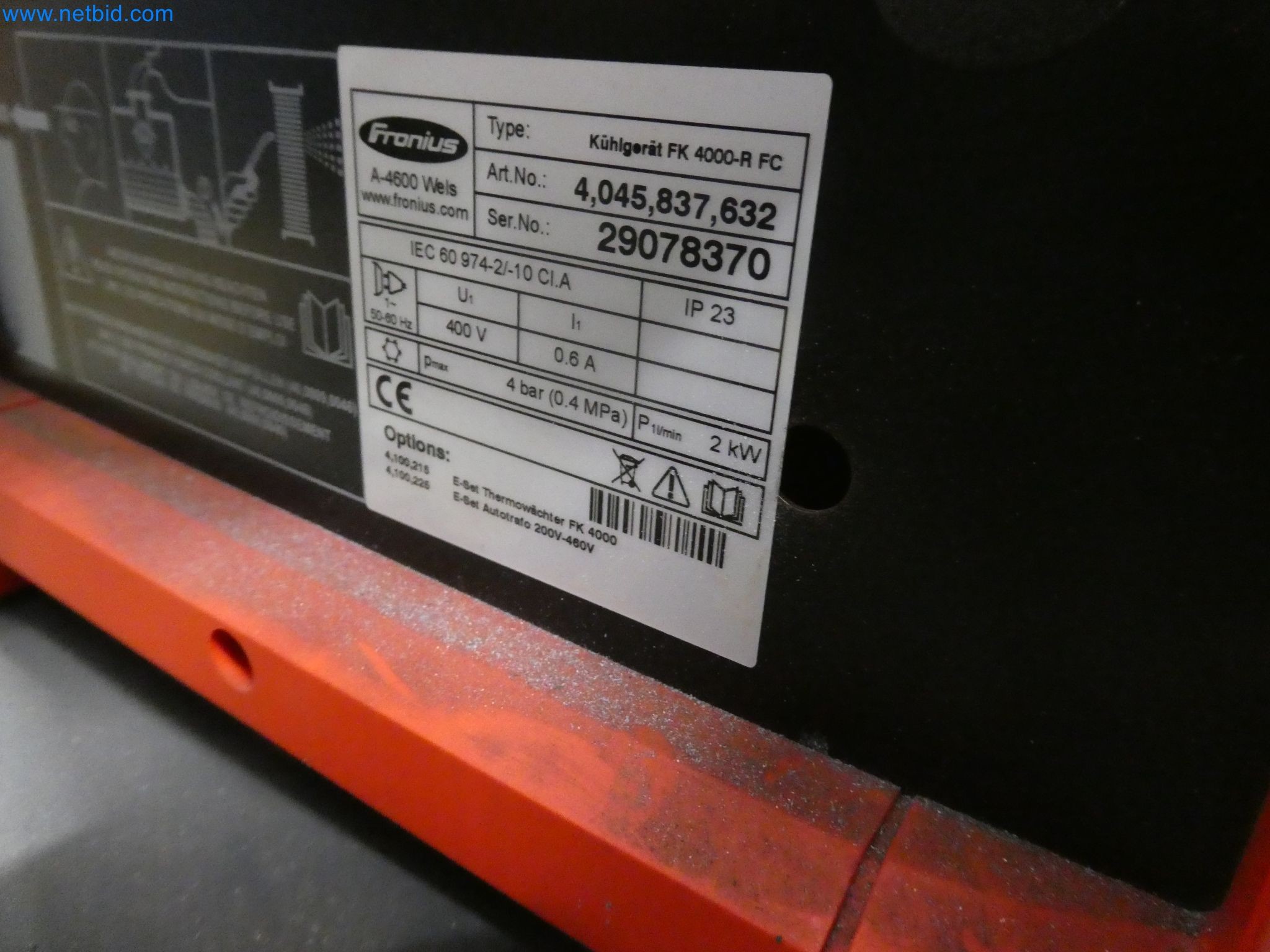 Robots, welding equipment and assembly accessories from the automotive industry-3