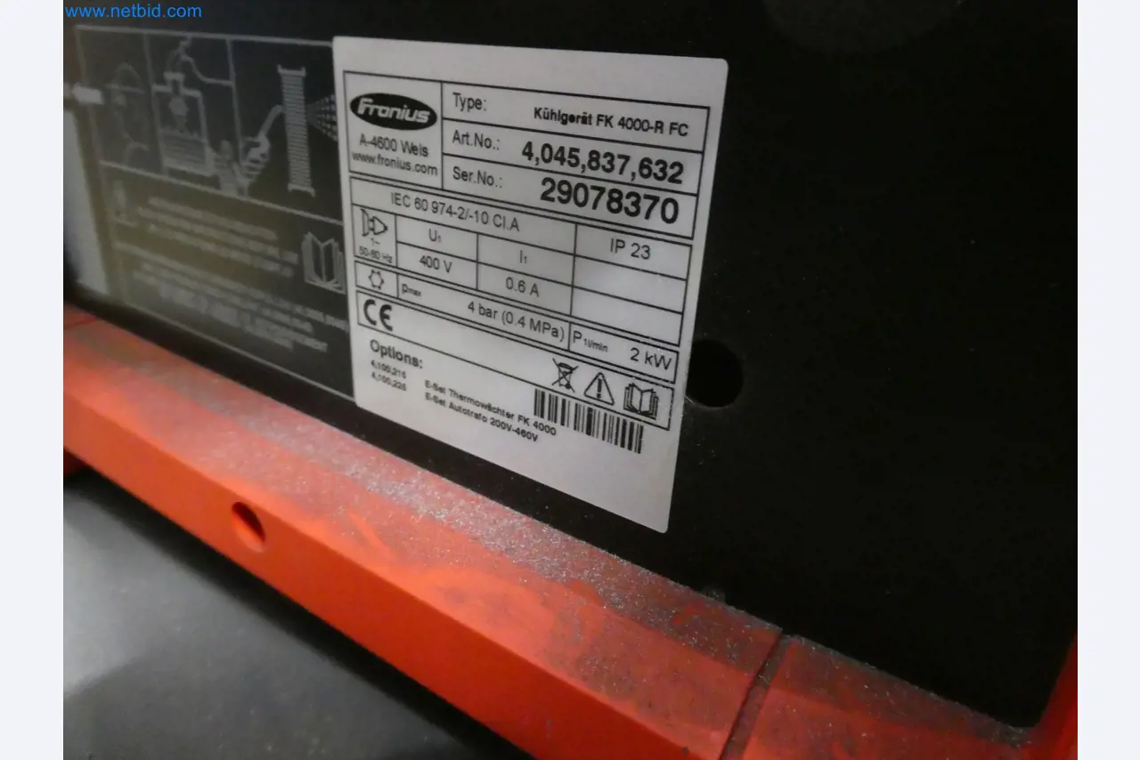 Robots, welding equipment and assembly accessories from the automotive industry-3