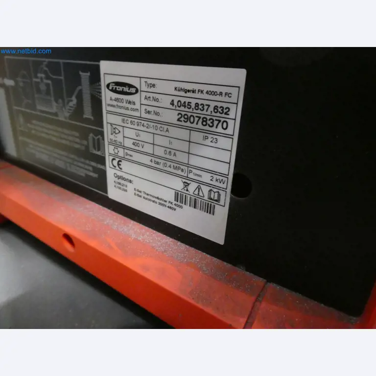 Robots, welding equipment and assembly accessories from the automotive industry-3