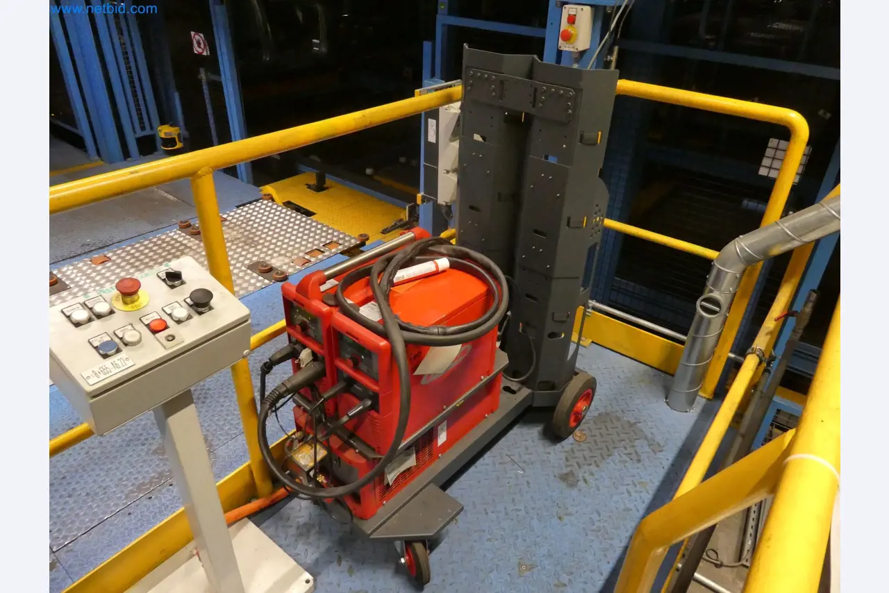 Robots, welding equipment and assembly accessories from the automotive industry-5