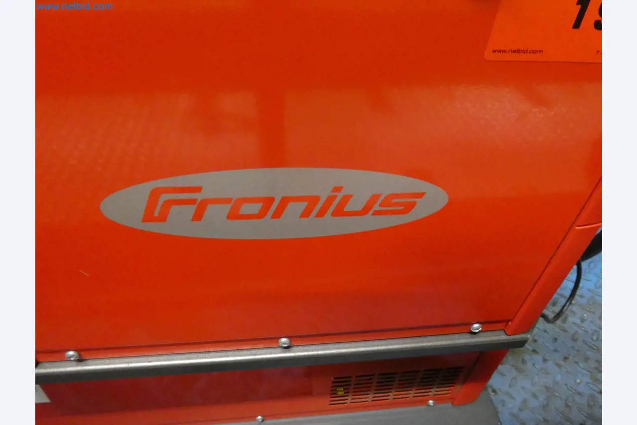 Robots, welding equipment and assembly accessories from the automotive industry-1