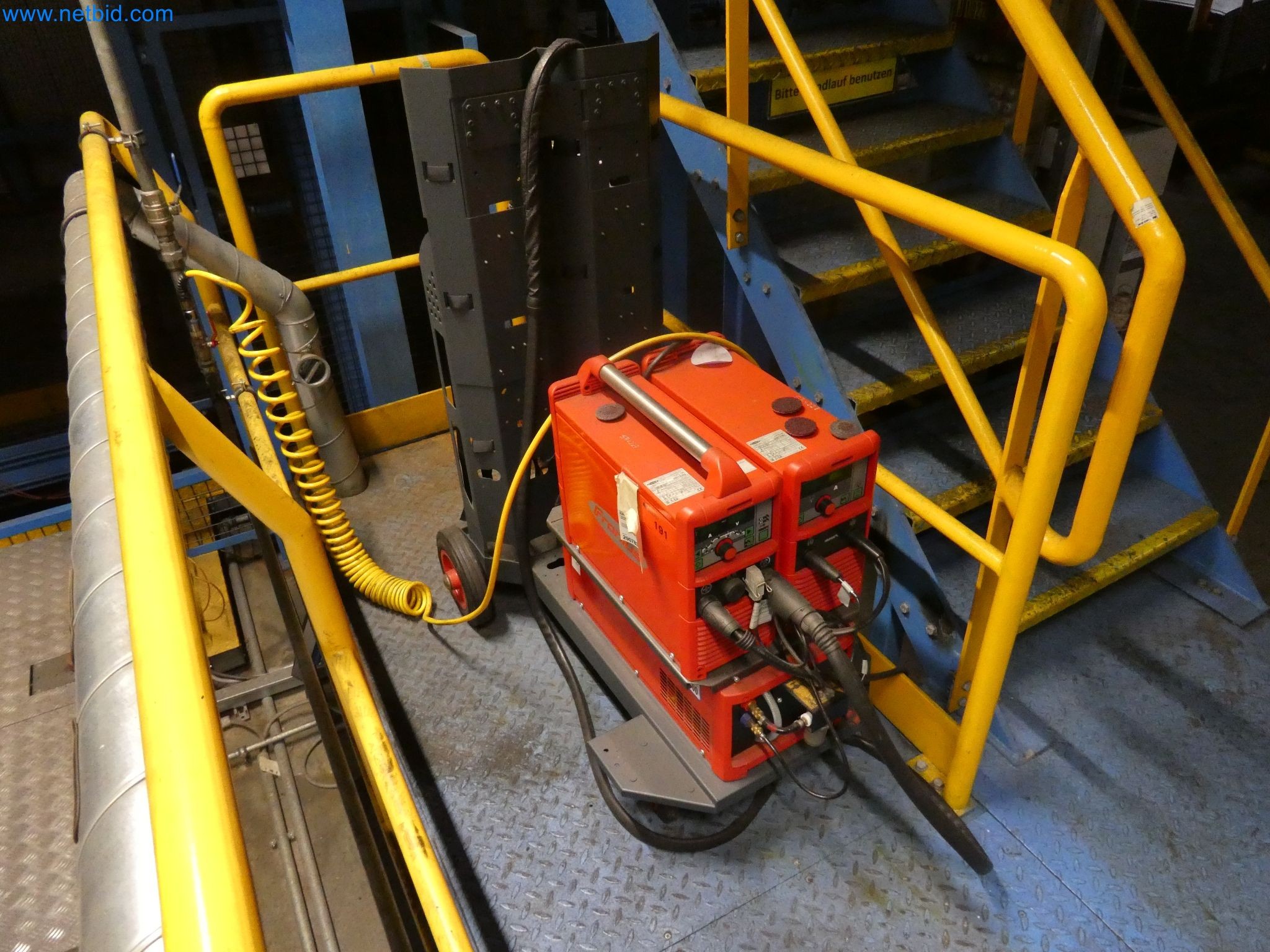 Robots, welding equipment and assembly accessories from the automotive industry-3