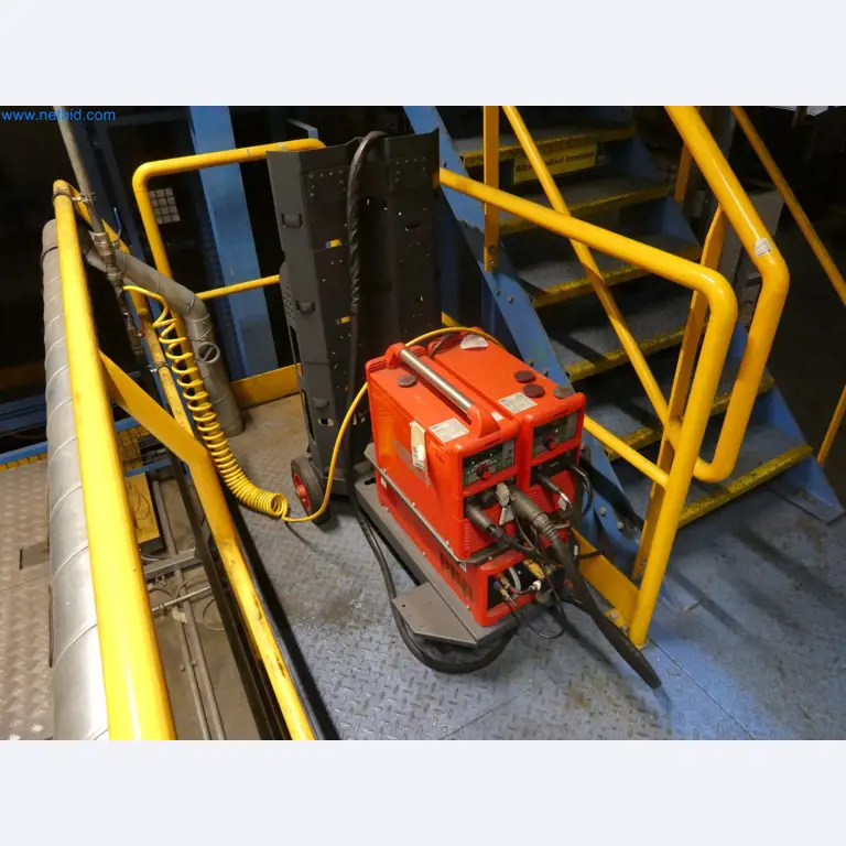 Robots, welding equipment and assembly accessories from the automotive industry-3