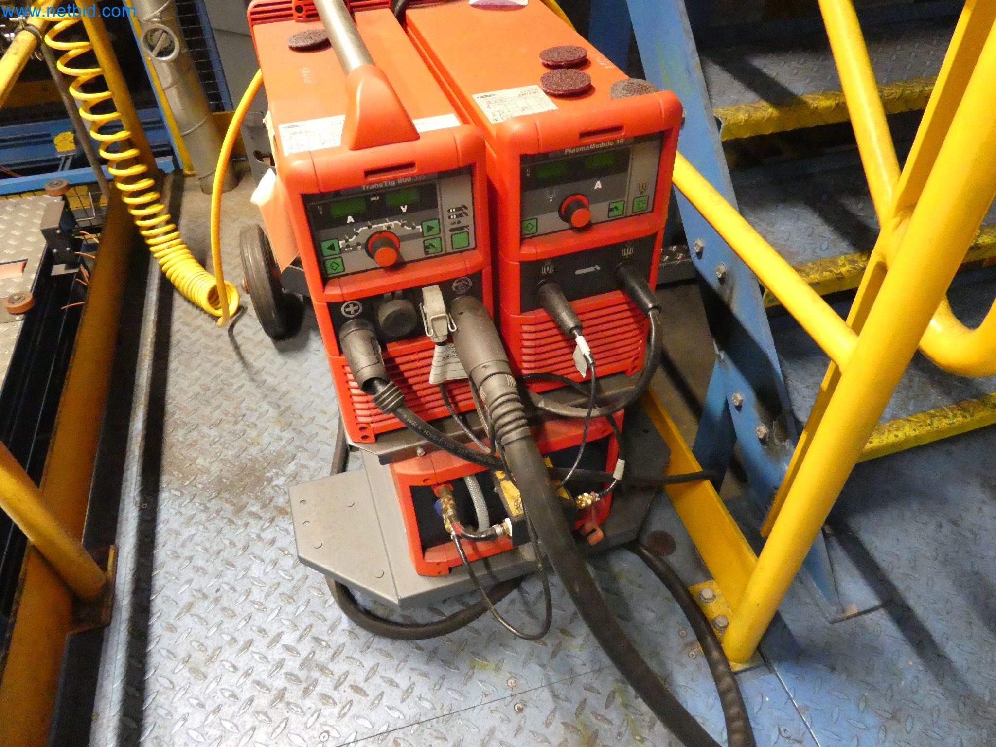 Robots, welding equipment and assembly accessories from the automotive industry-4