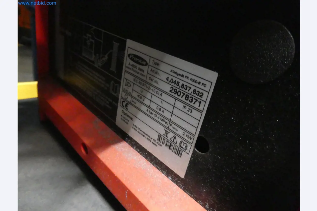 Robots, welding equipment and assembly accessories from the automotive industry-5