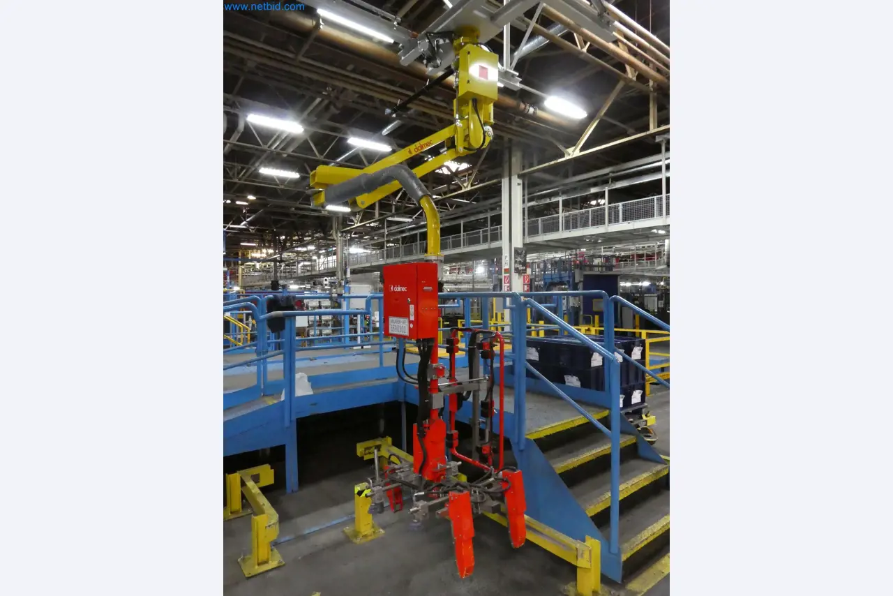 Robots, welding equipment and assembly accessories from the automotive industry-1