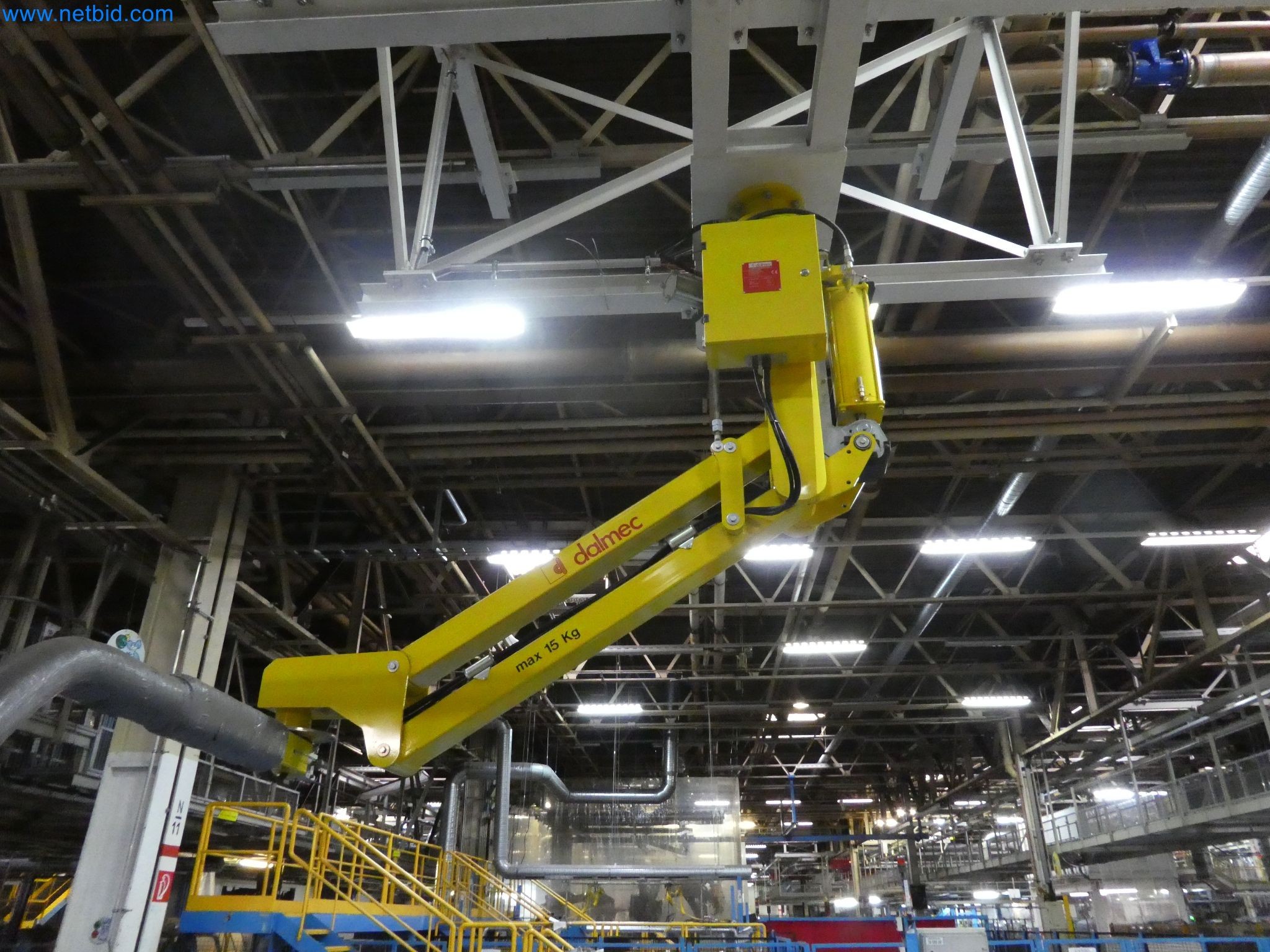 Robots, welding equipment and assembly accessories from the automotive industry-2