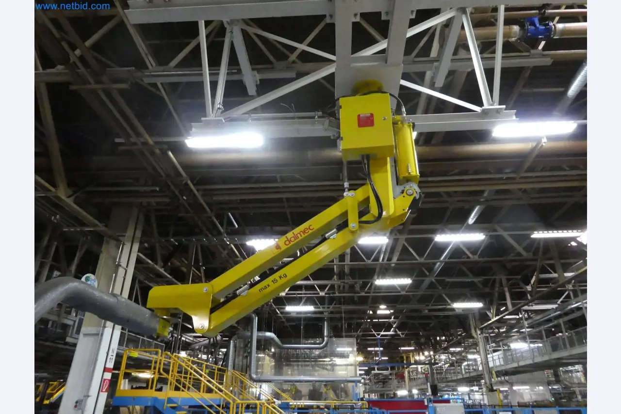 Robots, welding equipment and assembly accessories from the automotive industry-2