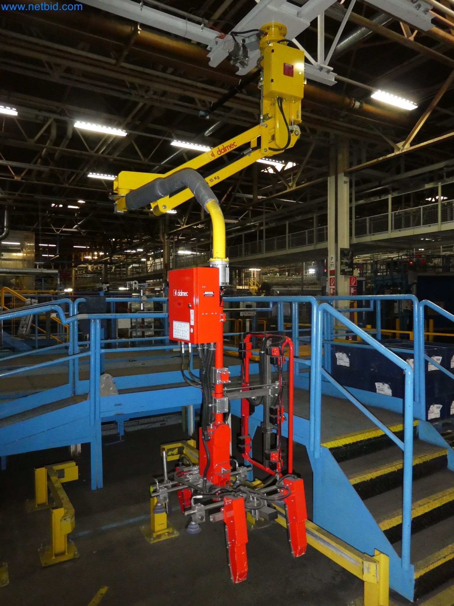 Robots, welding equipment and assembly accessories from the automotive industry-3