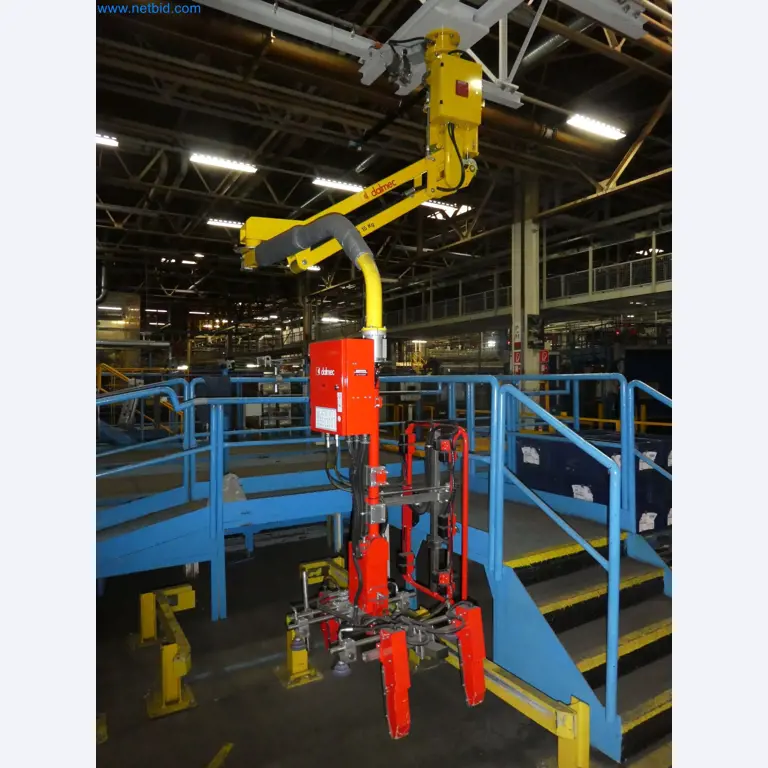 Robots, welding equipment and assembly accessories from the automotive industry-3