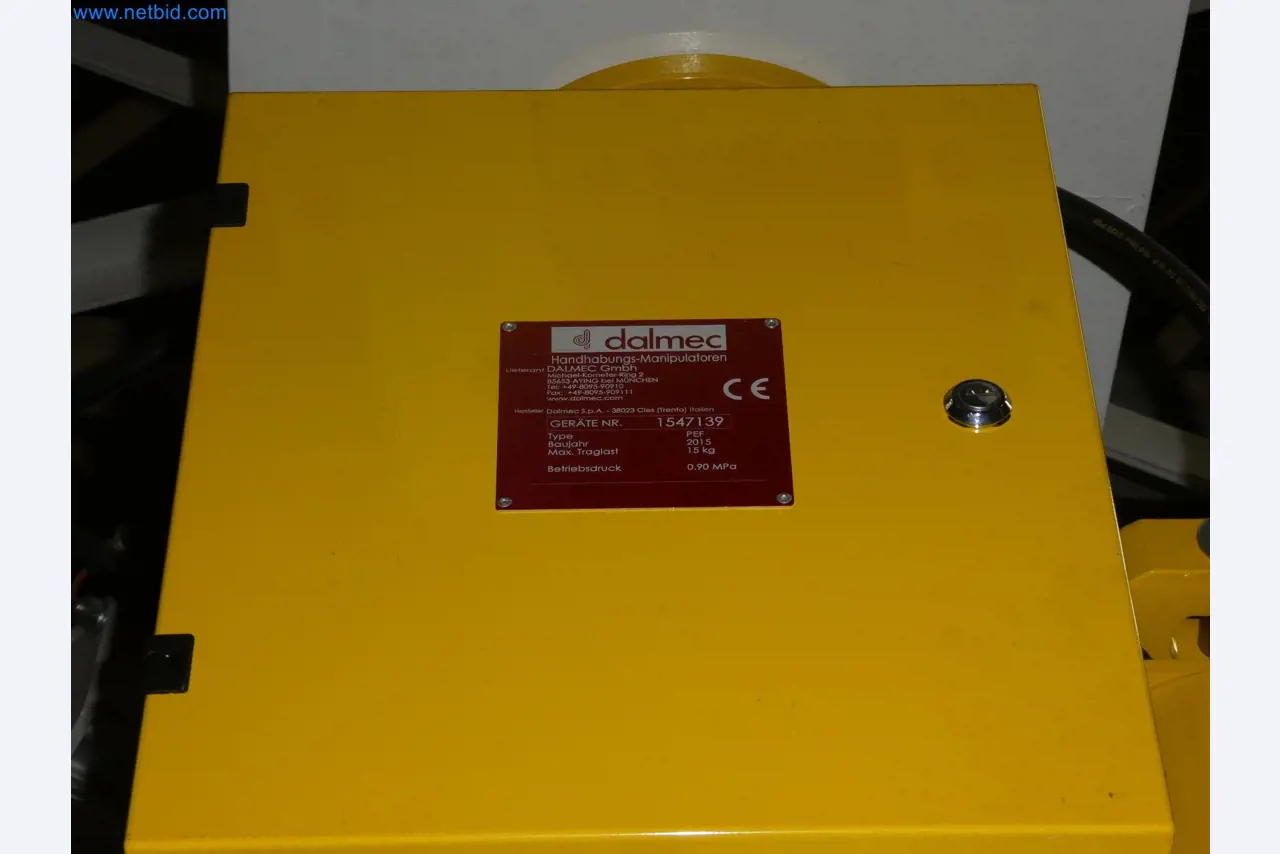 Robots, welding equipment and assembly accessories from the automotive industry-5