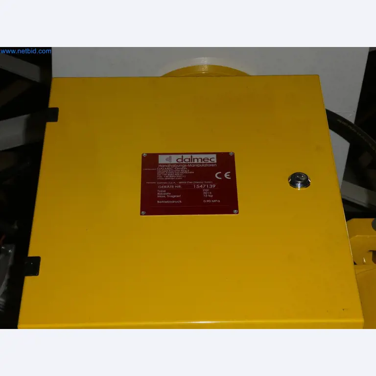 Robots, welding equipment and assembly accessories from the automotive industry-5