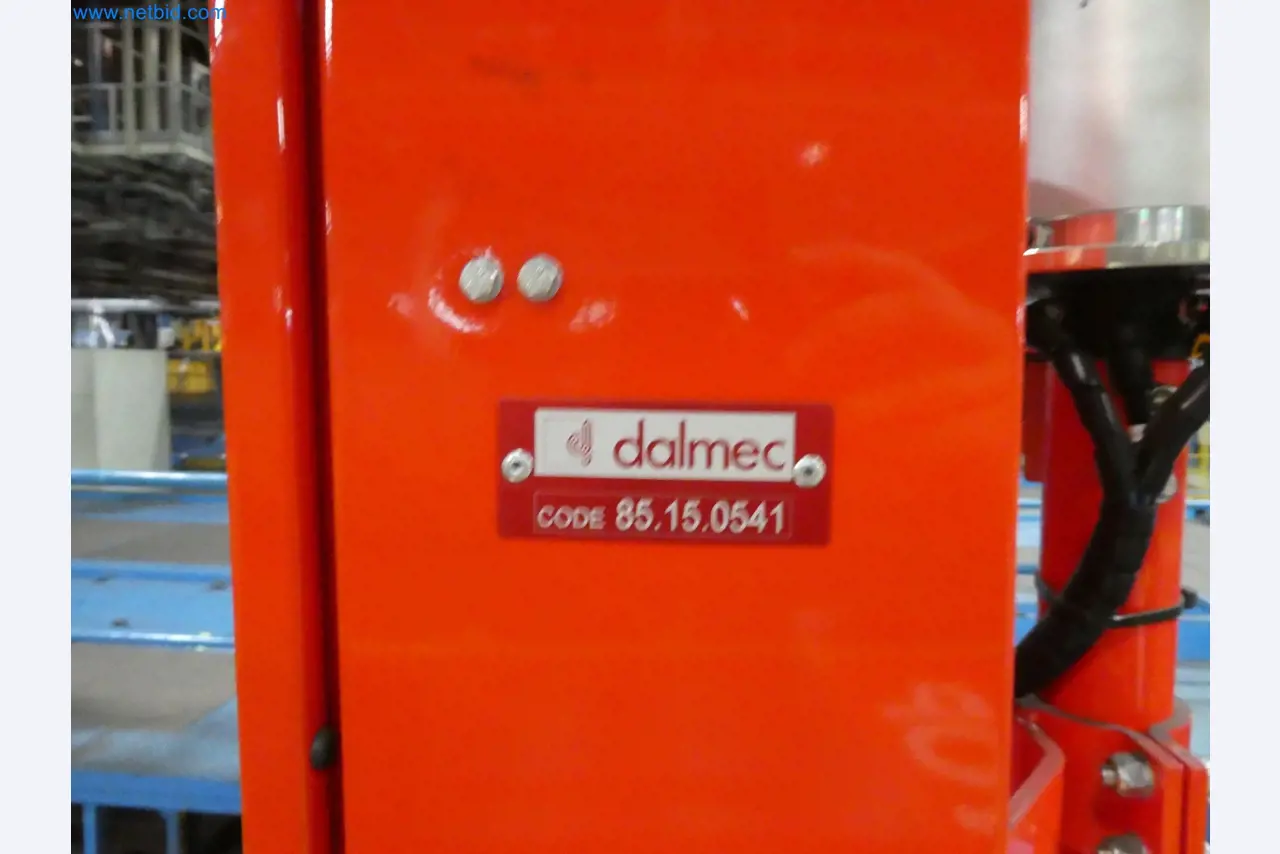 Robots, welding equipment and assembly accessories from the automotive industry-6