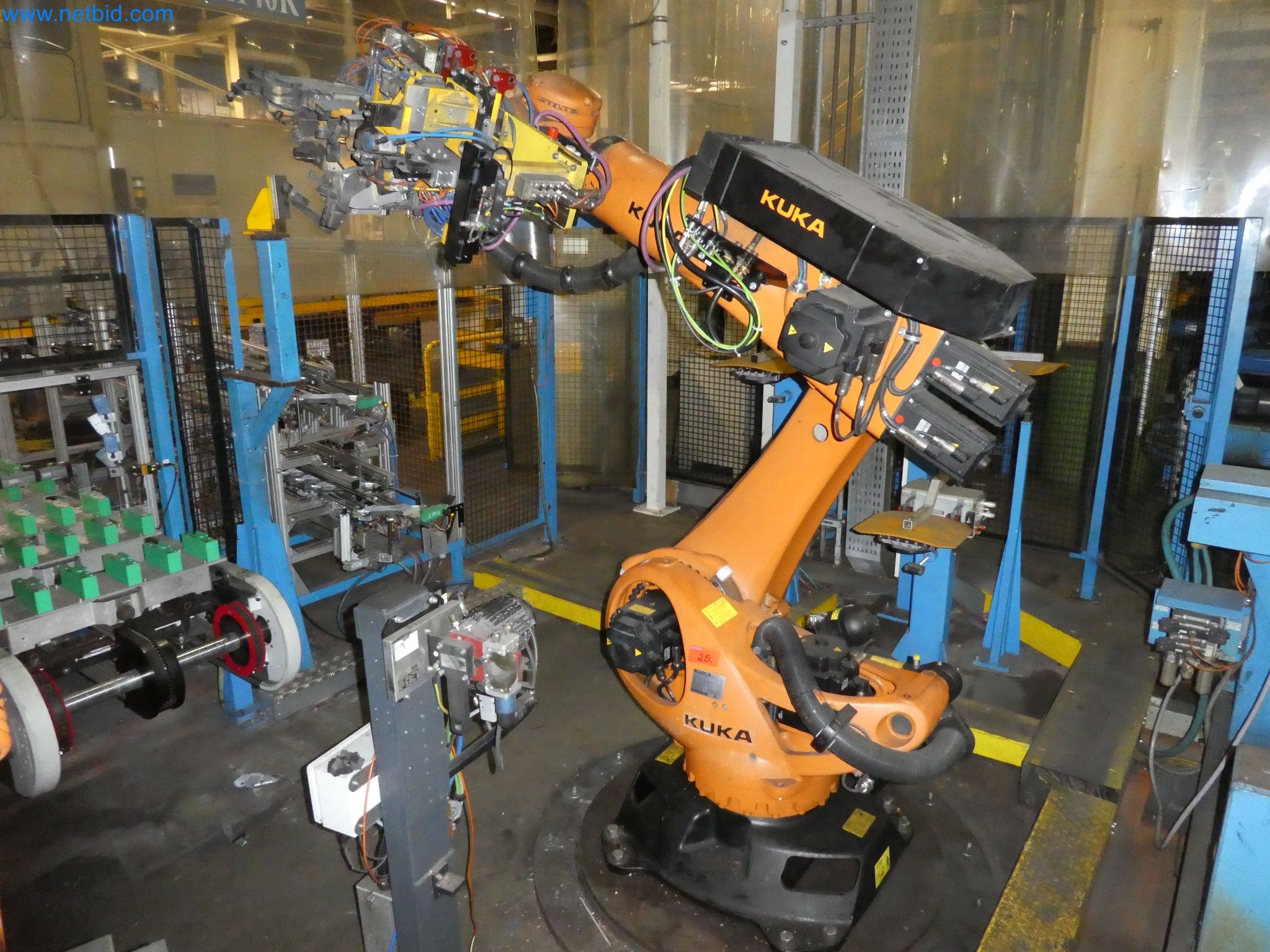 Robots, welding equipment and assembly accessories from the automotive industry-10