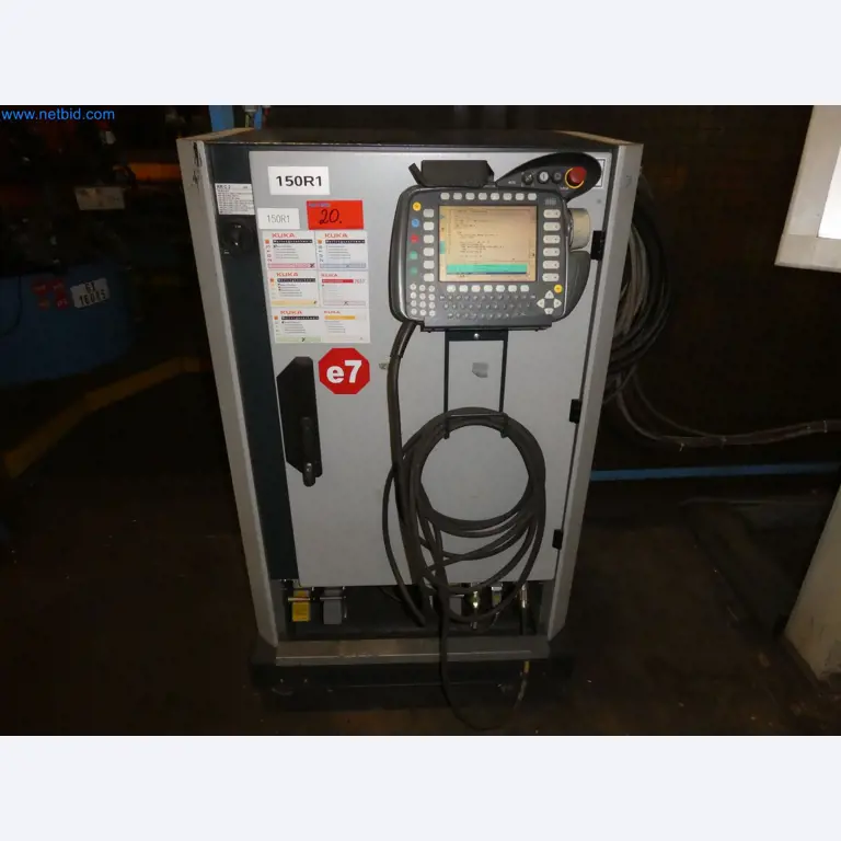 Robots, welding equipment and assembly accessories from the automotive industry-11