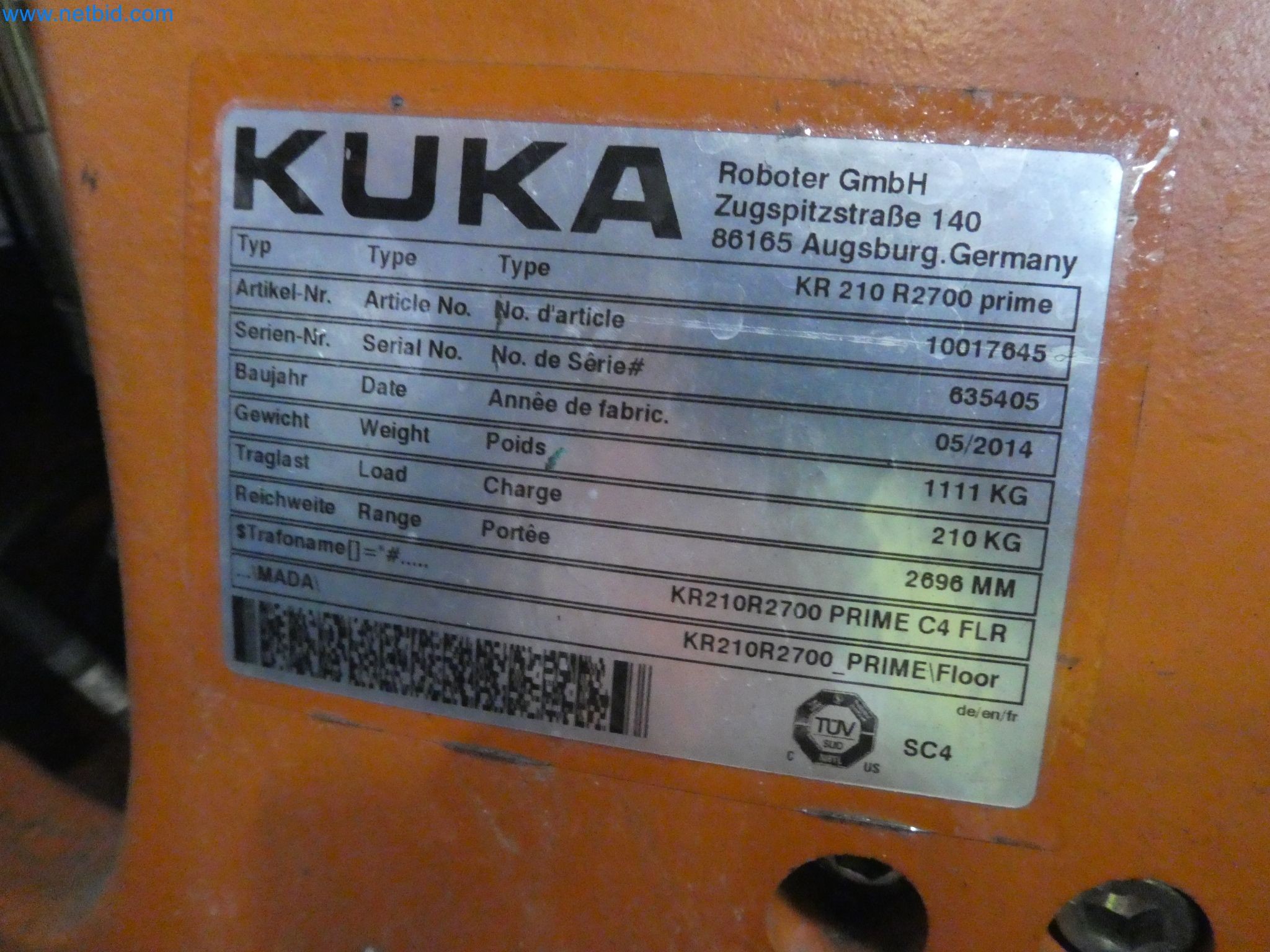 Robots, welding equipment and assembly accessories from the automotive industry-12