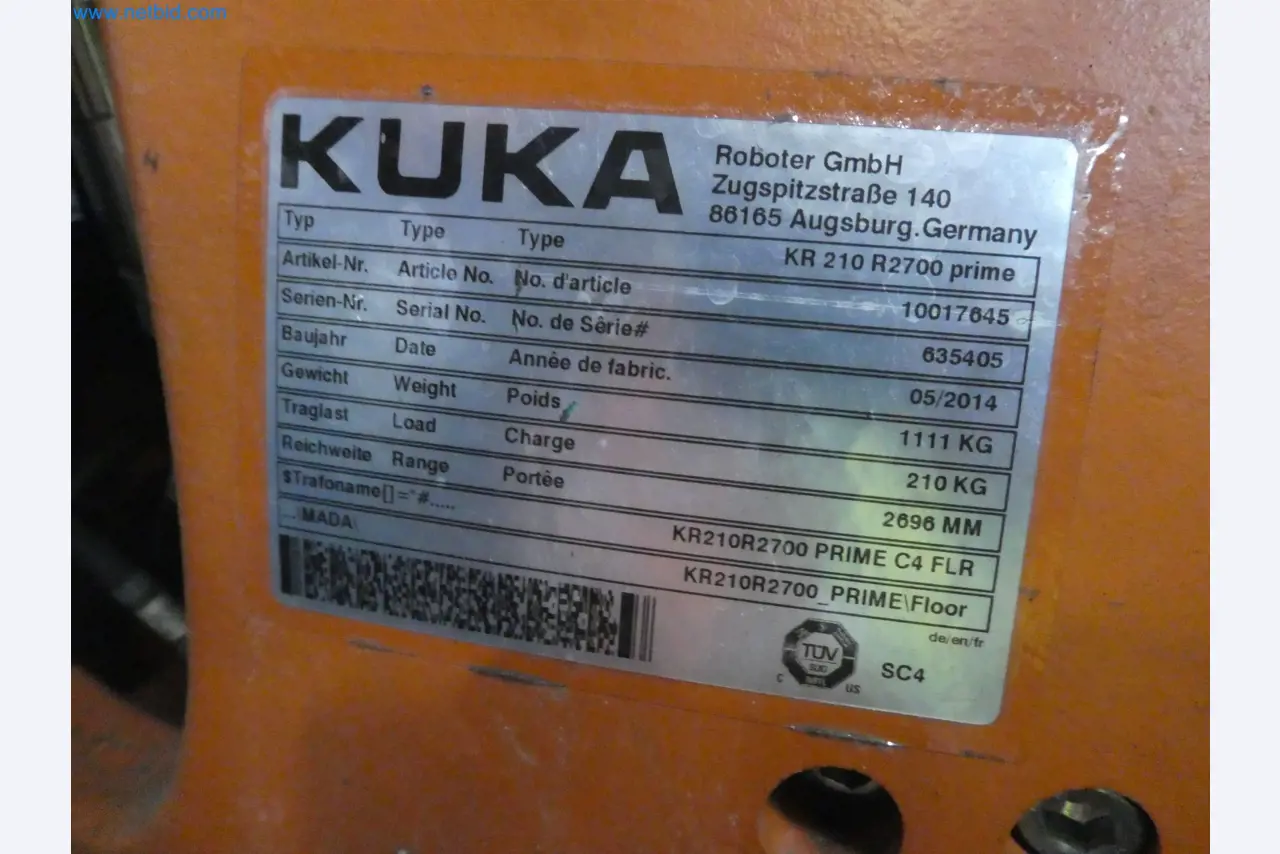 Robots, welding equipment and assembly accessories from the automotive industry-12