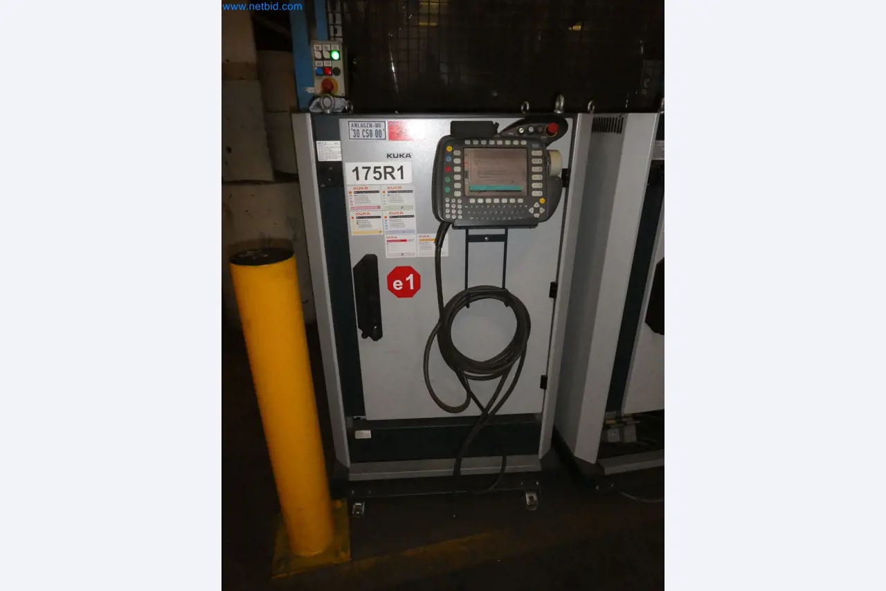 Robots, welding equipment and assembly accessories from the automotive industry-14