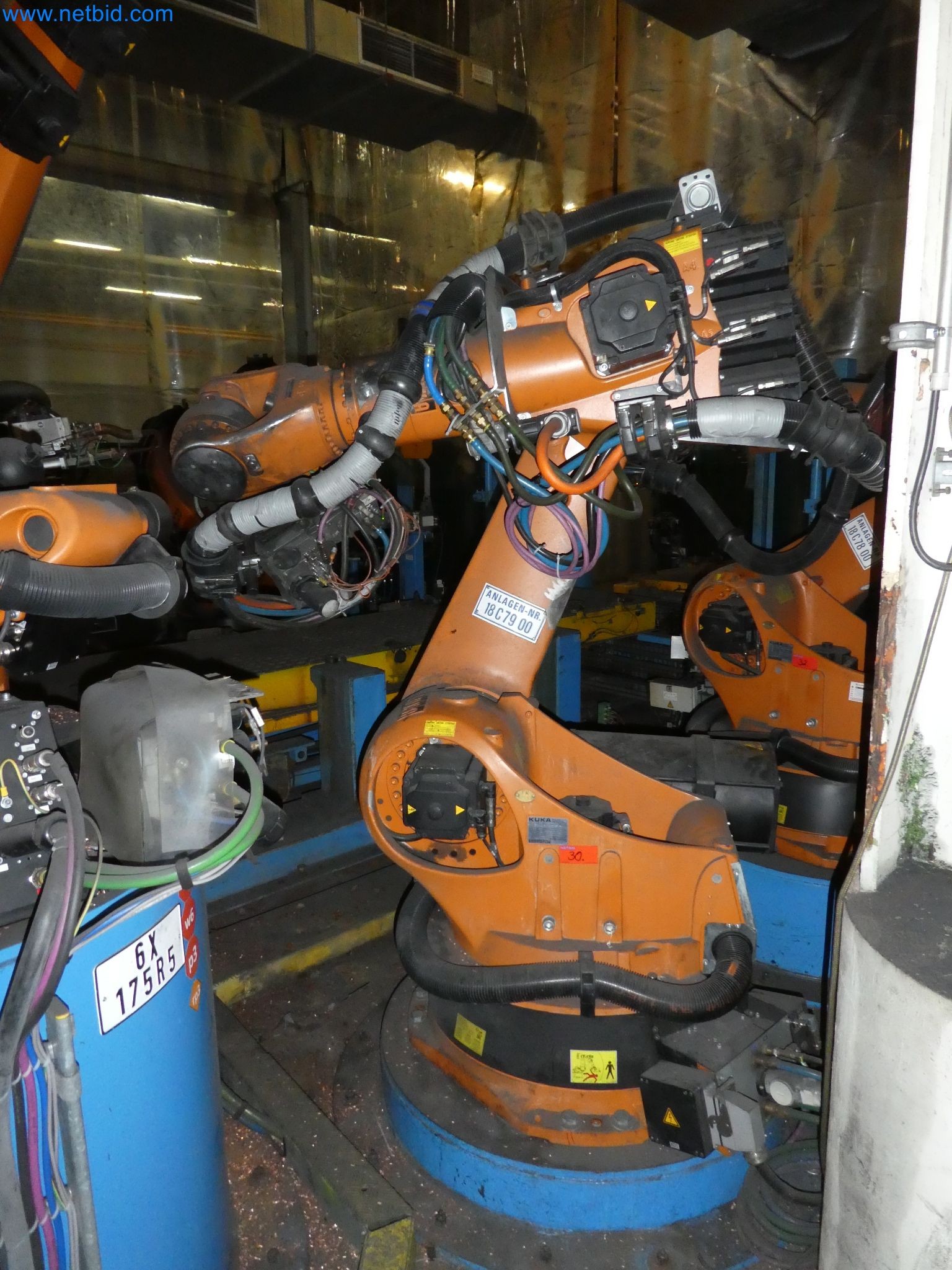 Robots, welding equipment and assembly accessories from the automotive industry-15