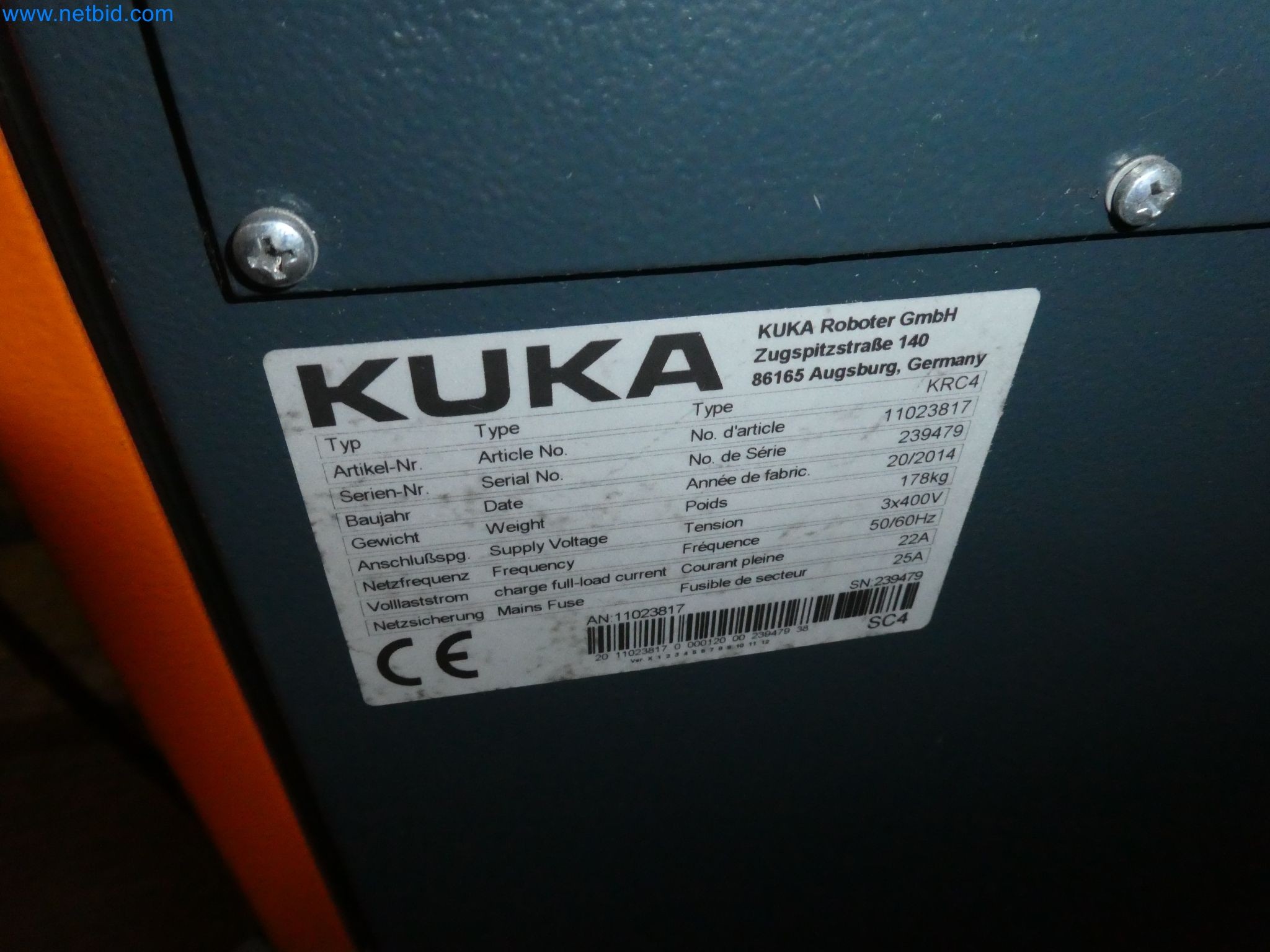 Robots, welding equipment and assembly accessories from the automotive industry-16