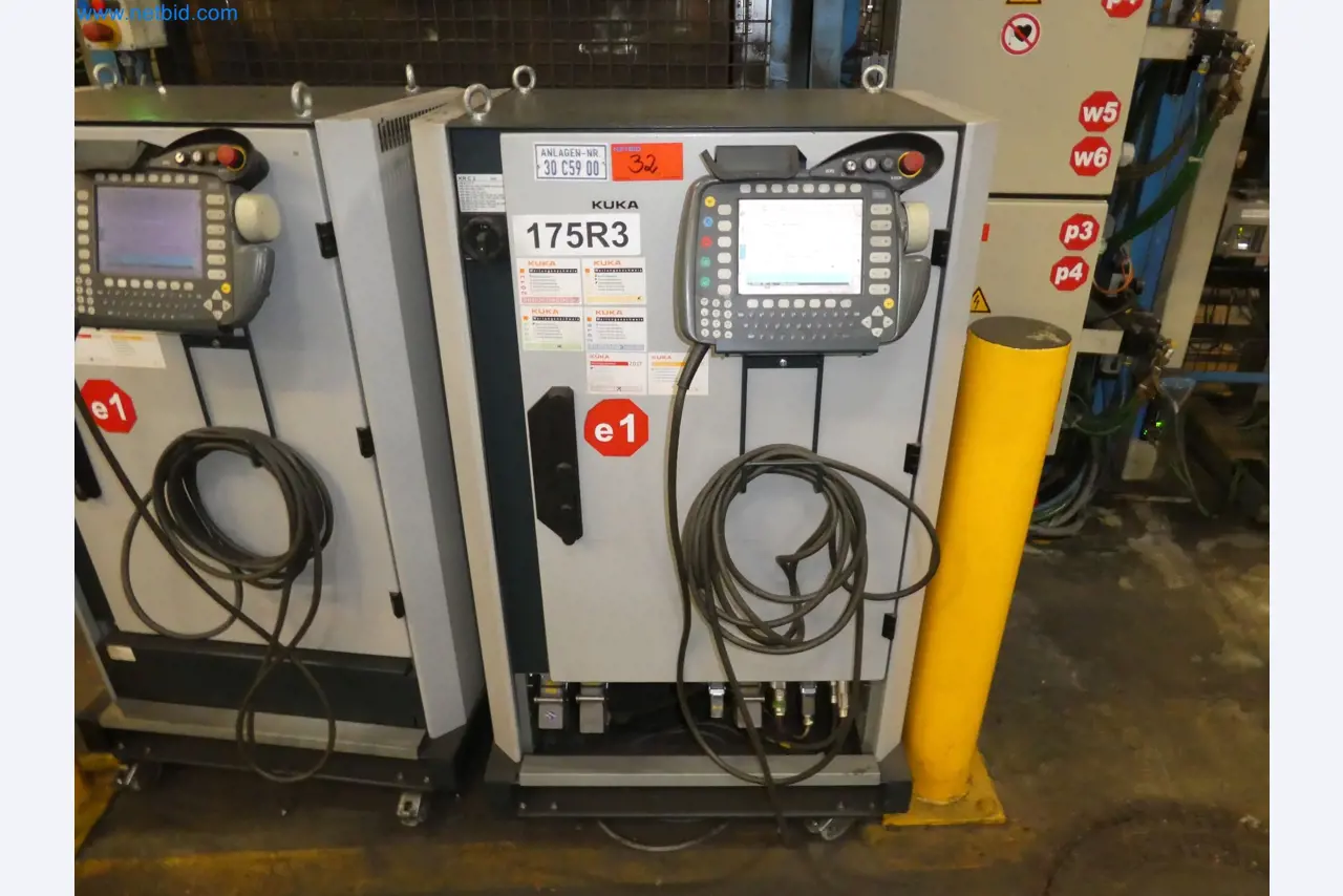 Robots, welding equipment and assembly accessories from the automotive industry-19