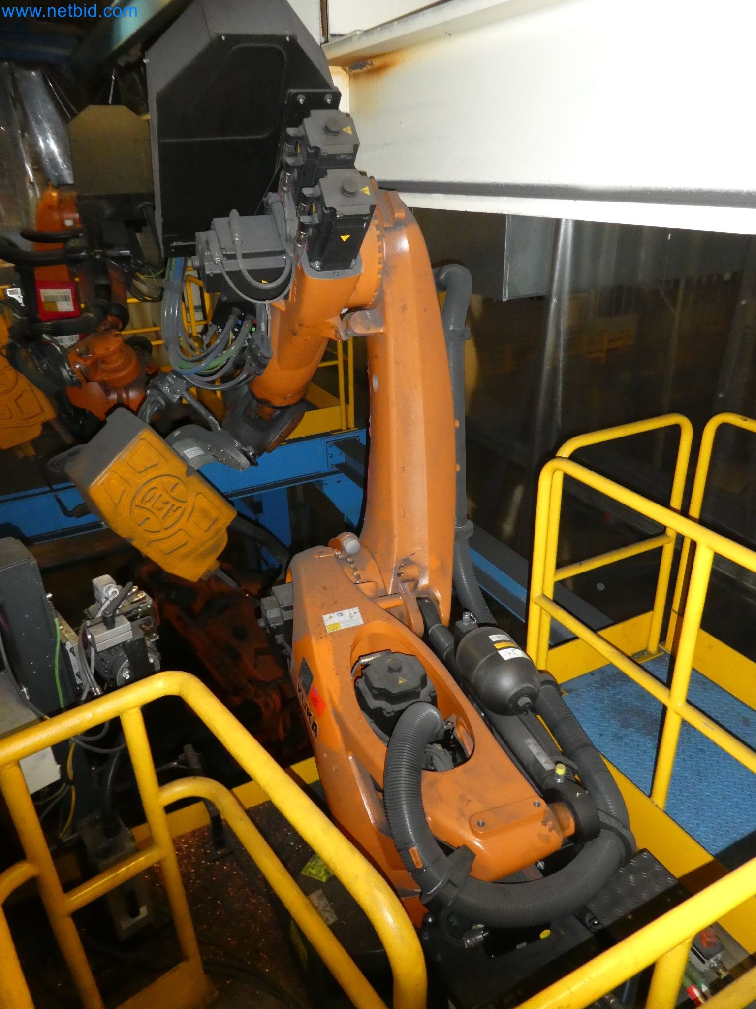 Robots, welding equipment and assembly accessories from the automotive industry-1