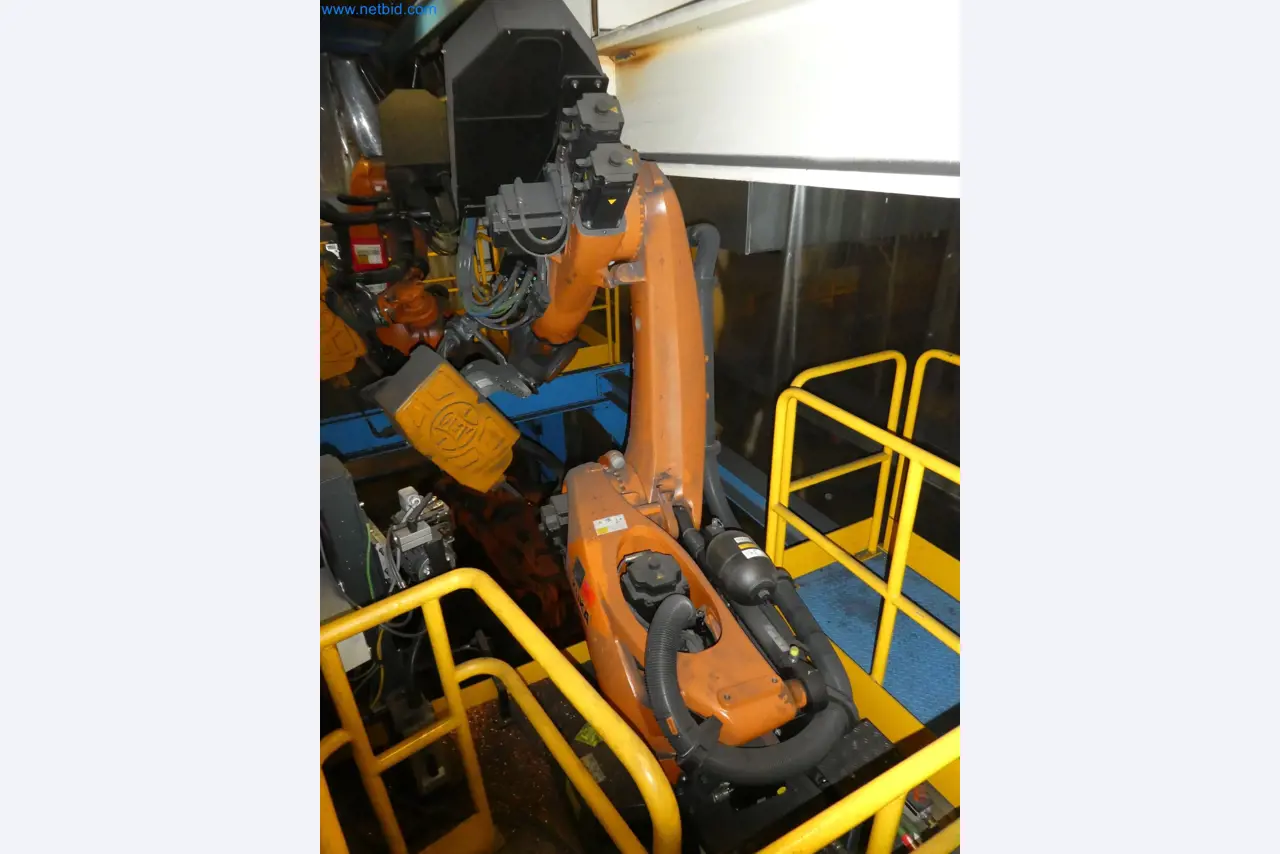 Robots, welding equipment and assembly accessories from the automotive industry-1