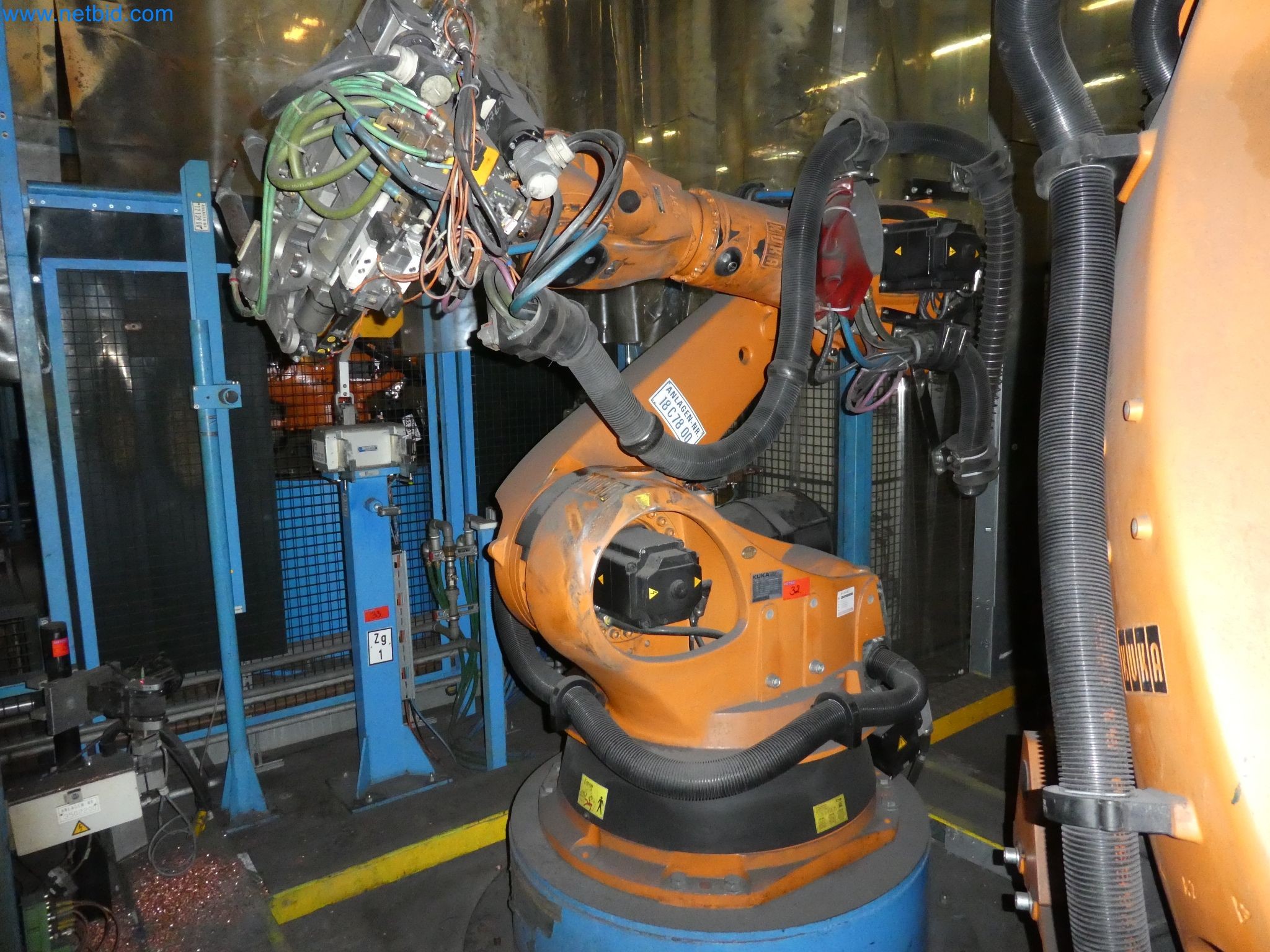 Robots, welding equipment and assembly accessories from the automotive industry-20