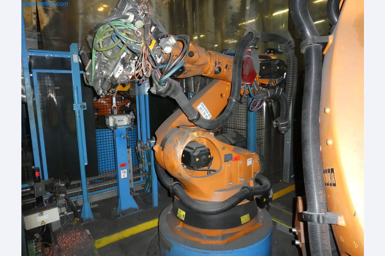 Robots, welding equipment and assembly accessories from the automotive industry-20