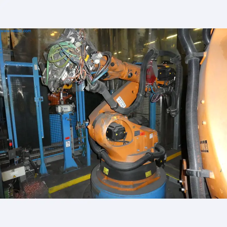 Robots, welding equipment and assembly accessories from the automotive industry-20