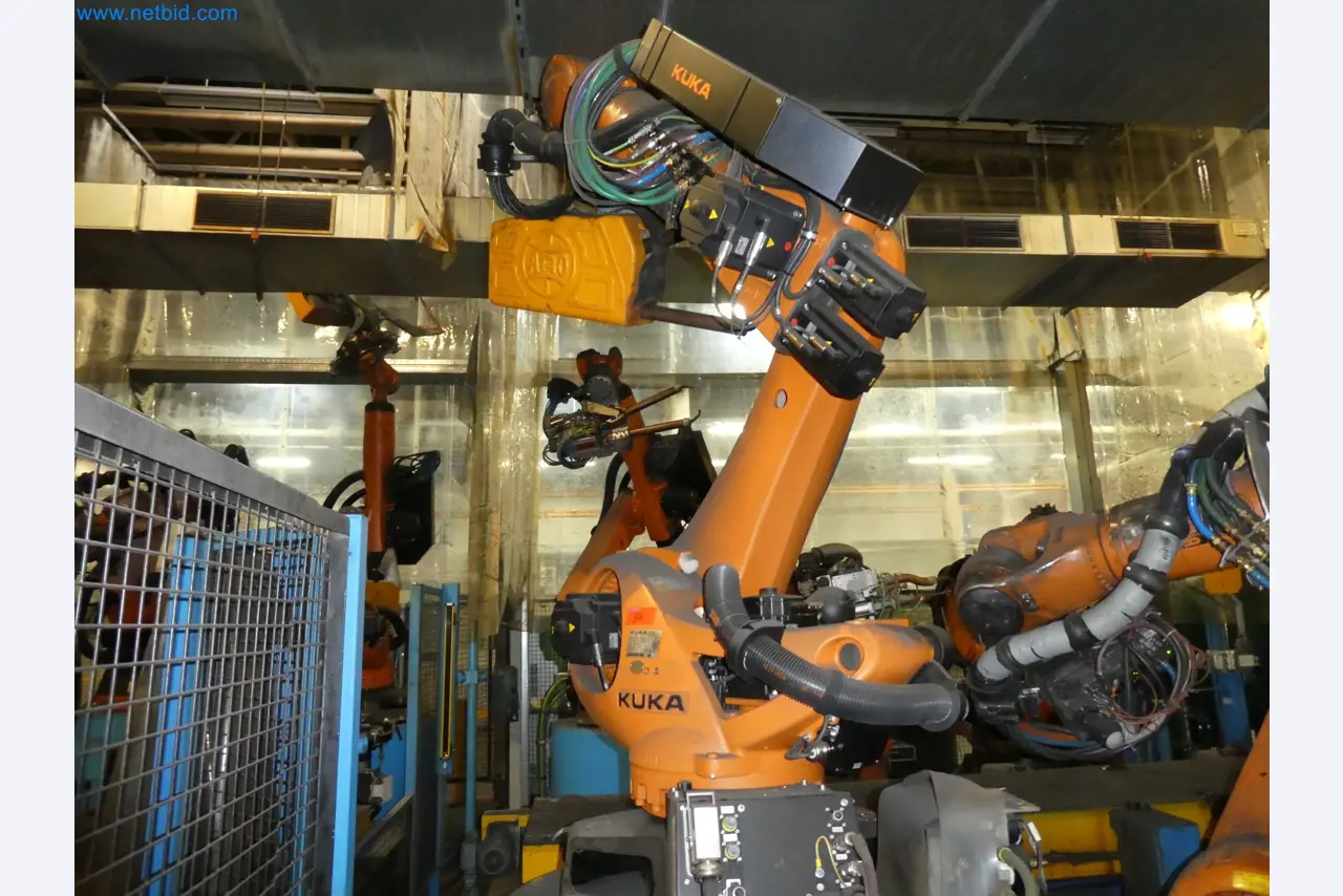 Robots, welding equipment and assembly accessories from the automotive industry-21