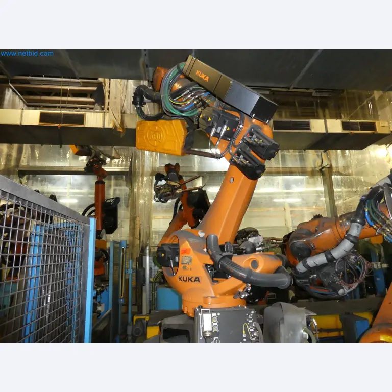 Robots, welding equipment and assembly accessories from the automotive industry-21