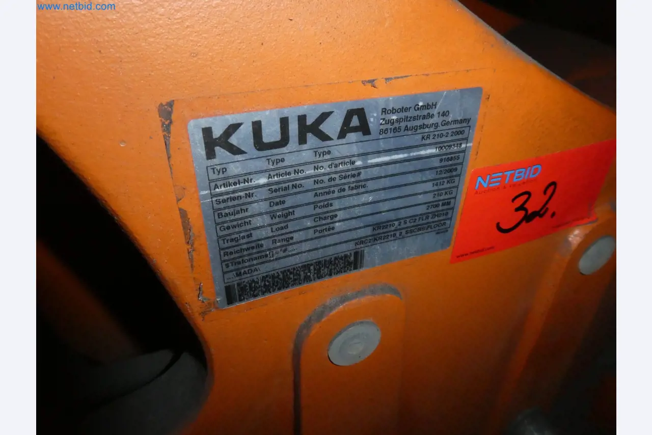 Robots, welding equipment and assembly accessories from the automotive industry-22