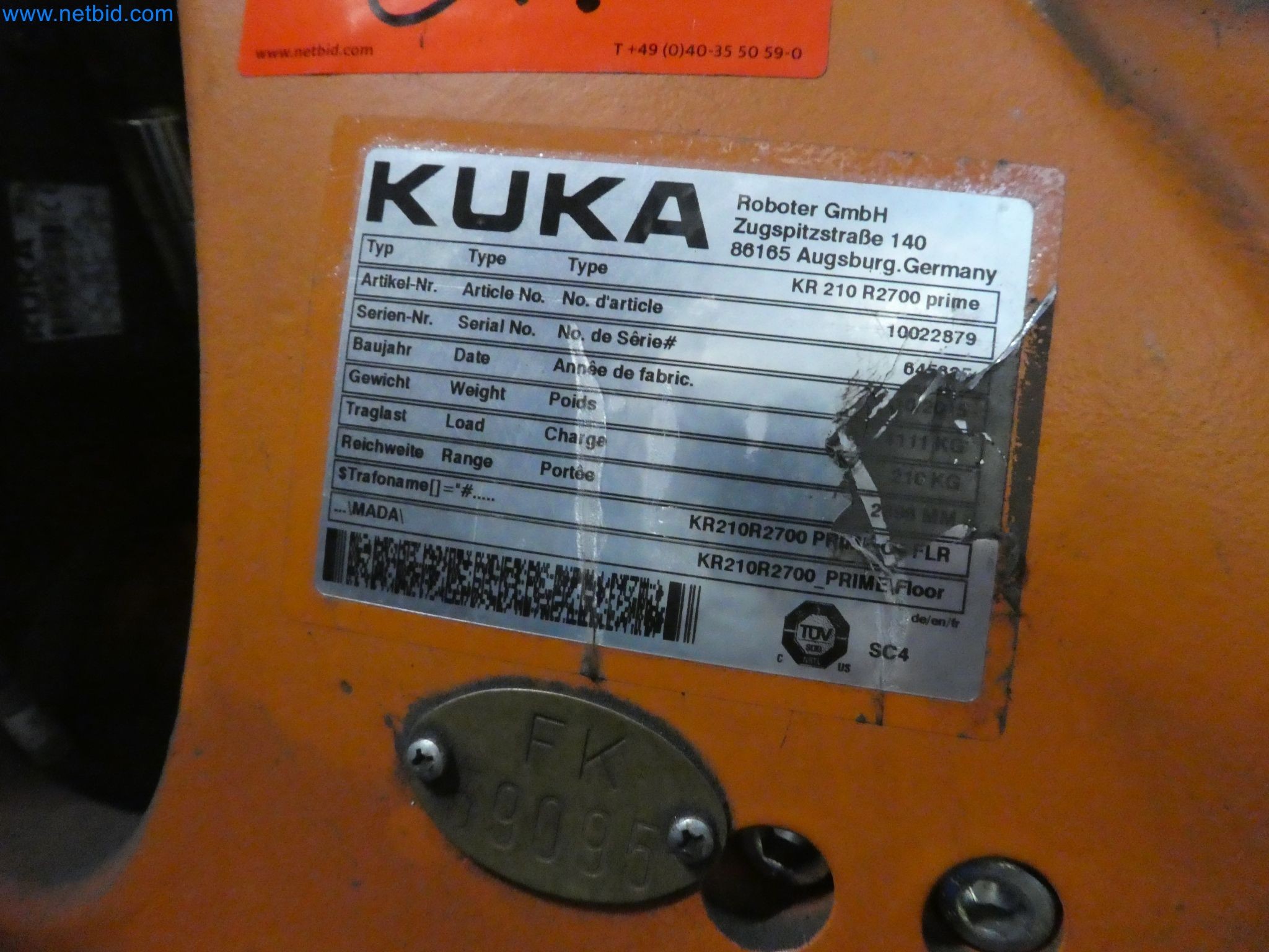 Robots, welding equipment and assembly accessories from the automotive industry-23