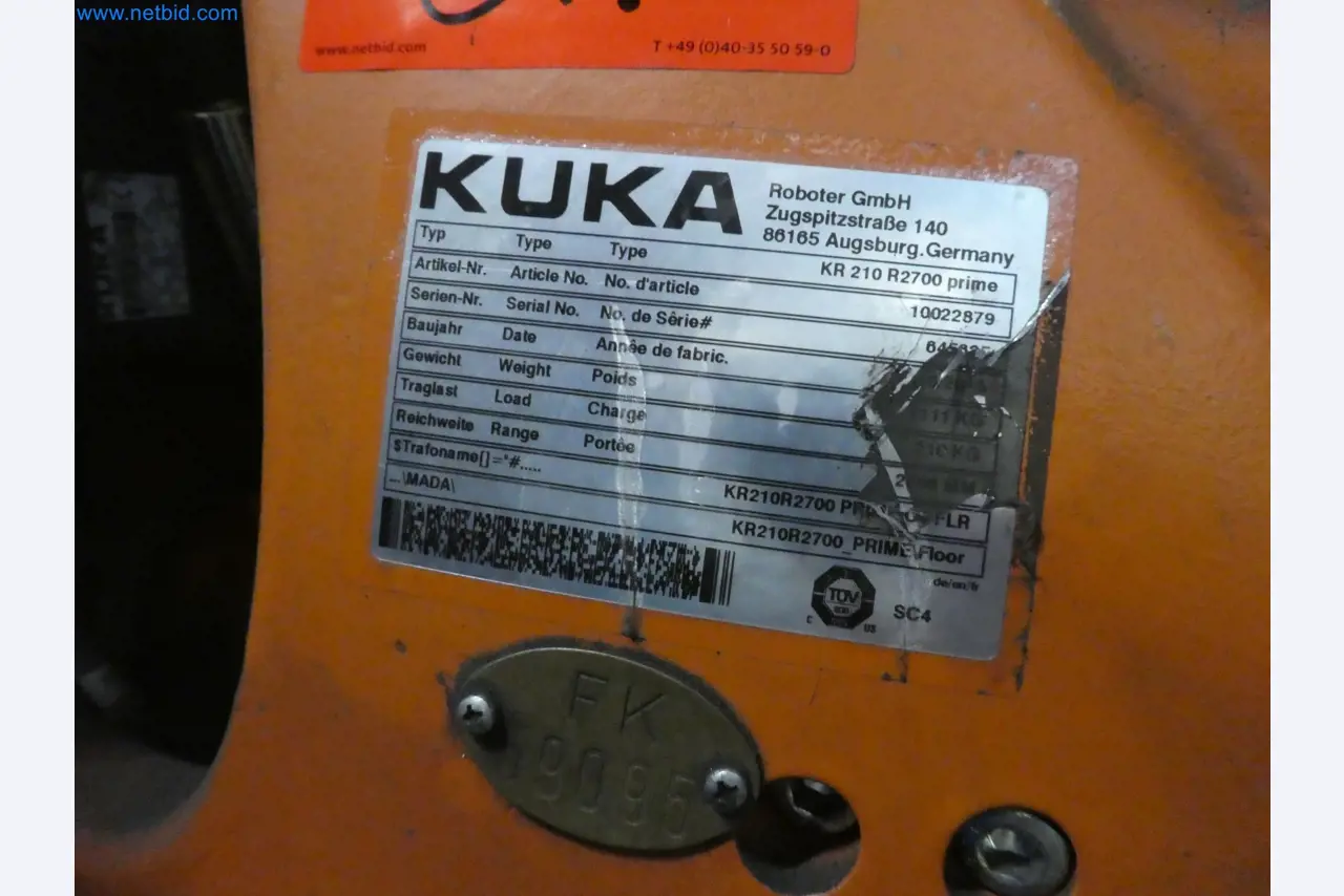 Robots, welding equipment and assembly accessories from the automotive industry-23