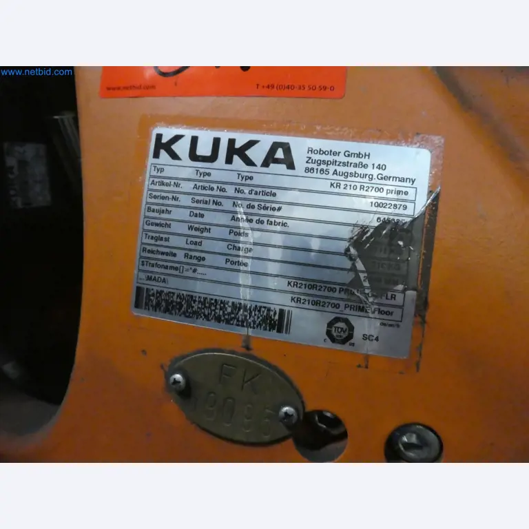 Robots, welding equipment and assembly accessories from the automotive industry-23