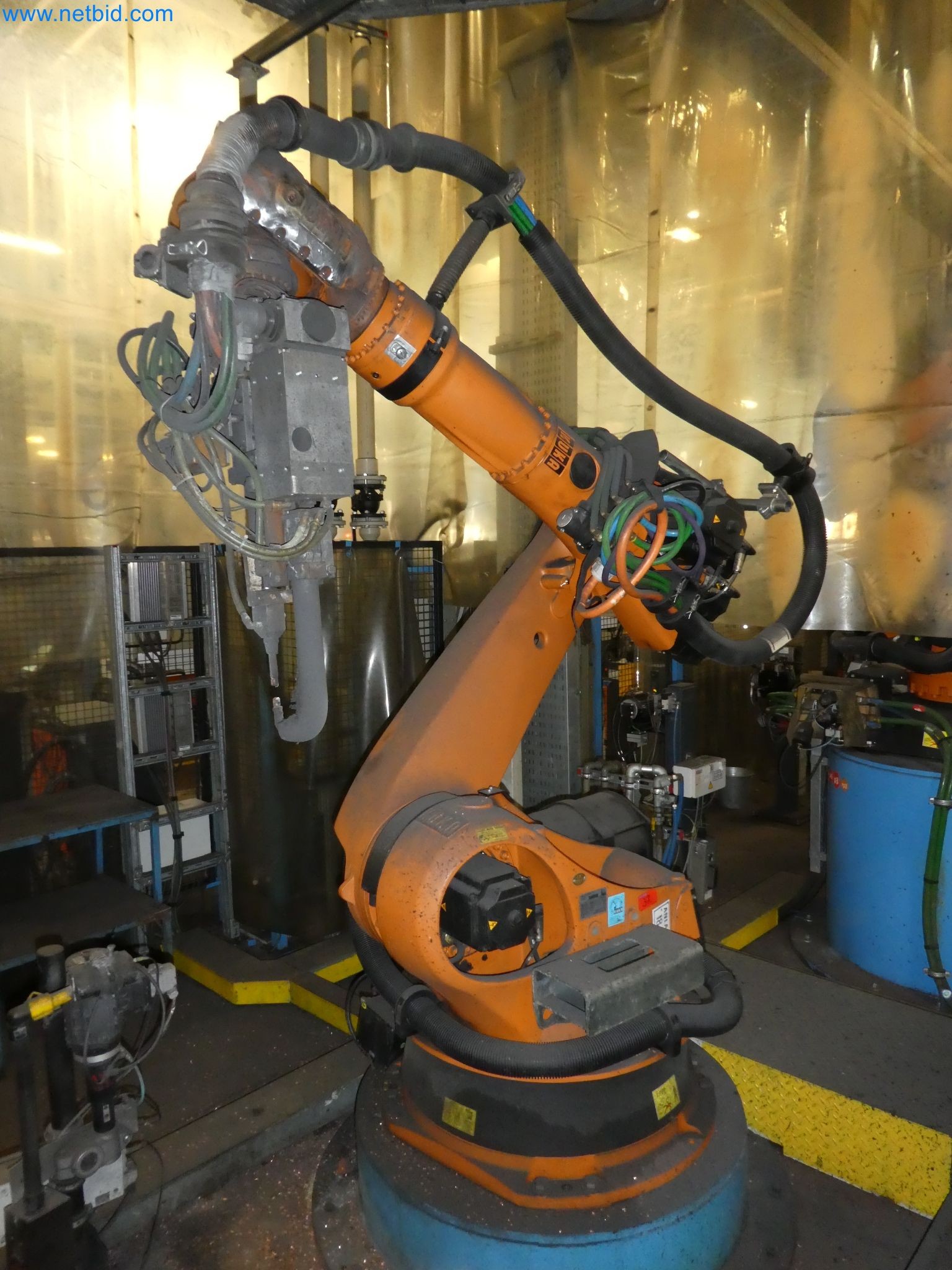 Robots, welding equipment and assembly accessories from the automotive industry-29