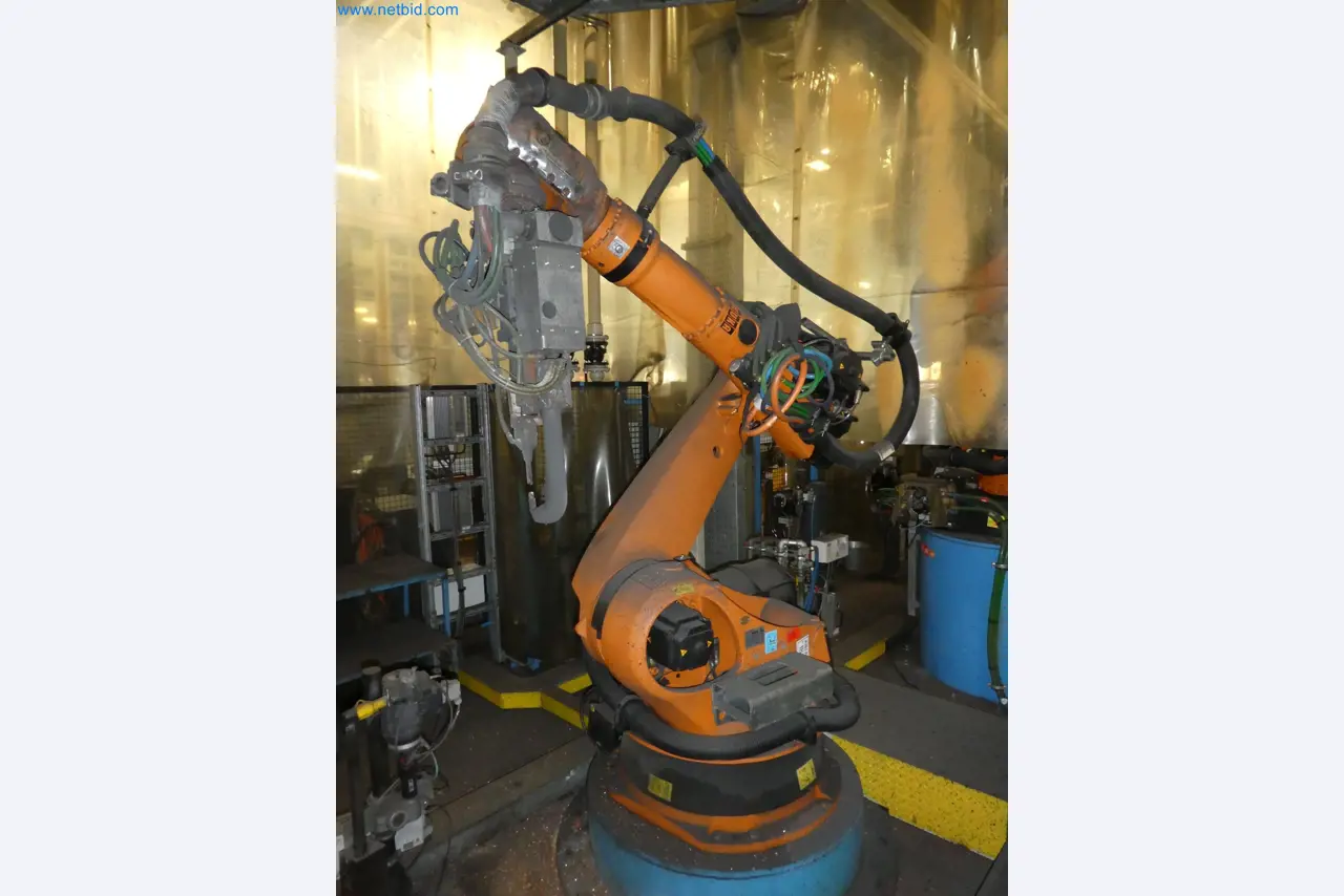 Robots, welding equipment and assembly accessories from the automotive industry-29