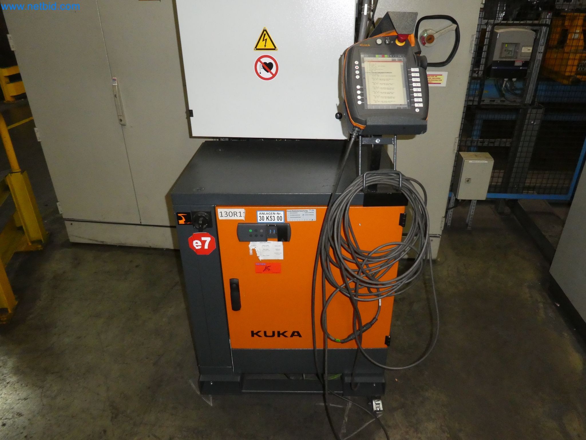 Robots, welding equipment and assembly accessories from the automotive industry-2